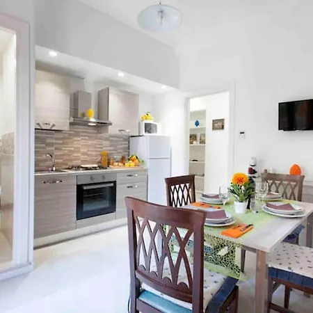 Апартаменты B&B-Mini-Apartment-With Kitchen Сорренто